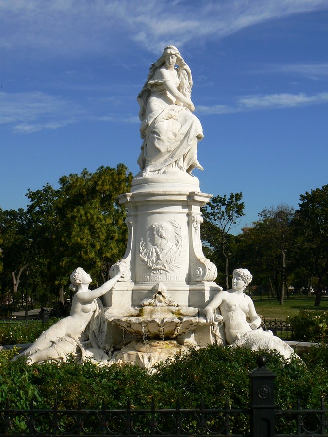 Bronx - Grand Concourse Str: Bronx - Joyce Kilmer Park 123